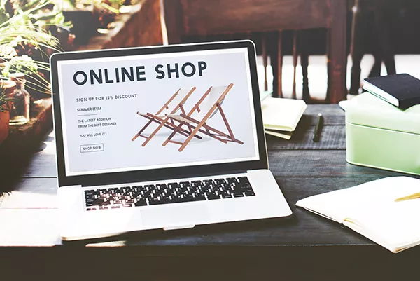 Presentacion de un Producto de tienda virtual en un PC Portatil
